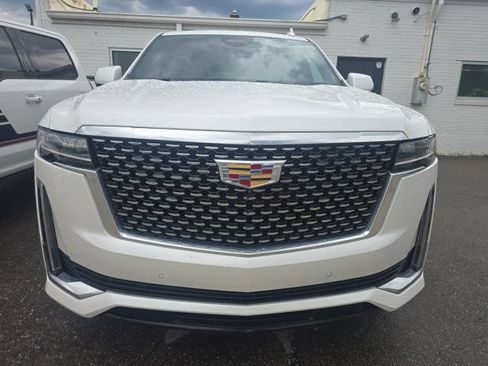 Used 2024 Cadillac Escalade ESV Premium Luxury w/ Performance Package AWD/4WD image 2