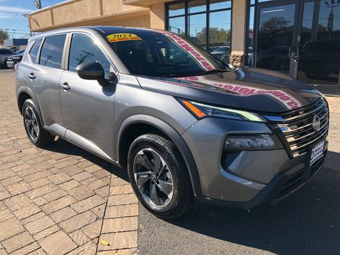 Used 2024 Nissan Rogue SV image 7