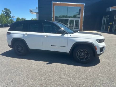 New 2024 Jeep Grand Cherokee Trailhawk w/ Advanced Protech Group II AWD/4WD image 16