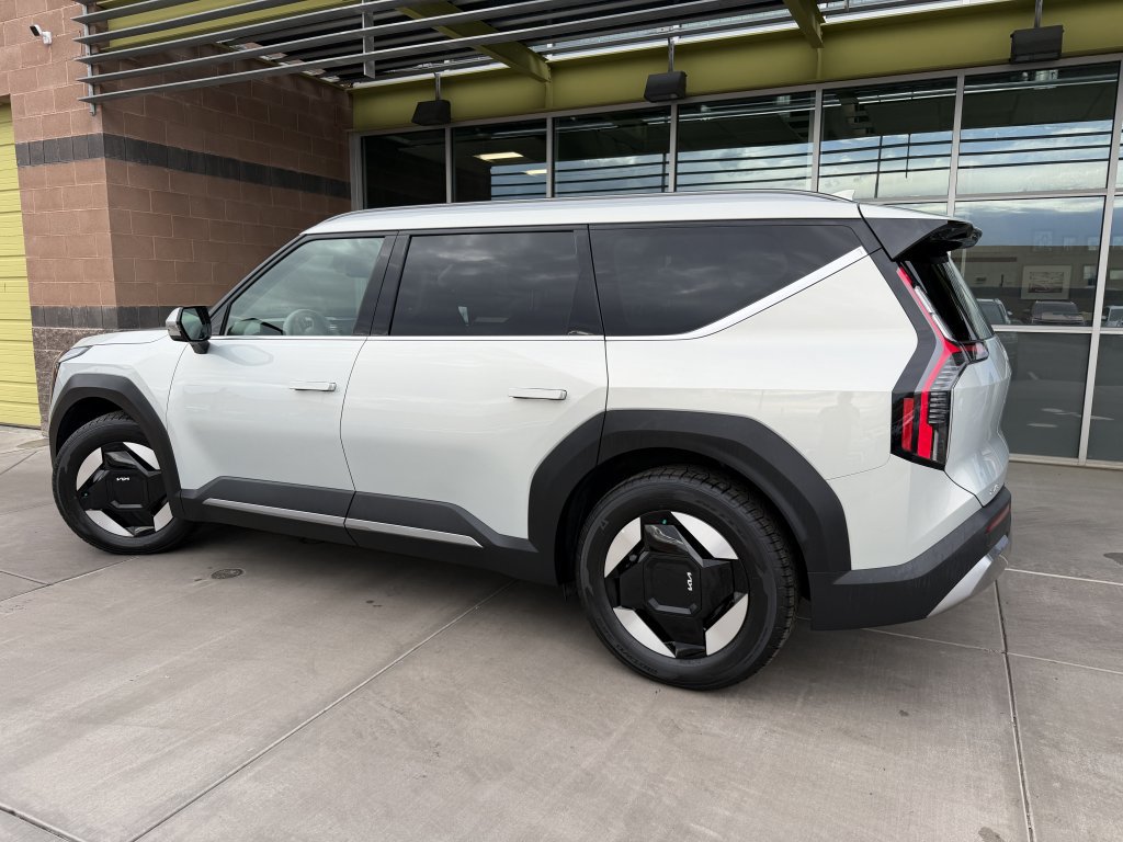 Used 2024 Kia EV9 Wind AWD/4WD image 7