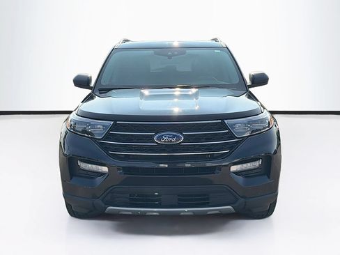 Used 2021 Ford Explorer XLT w/ Equipment Group 202A AWD/4WD image 2