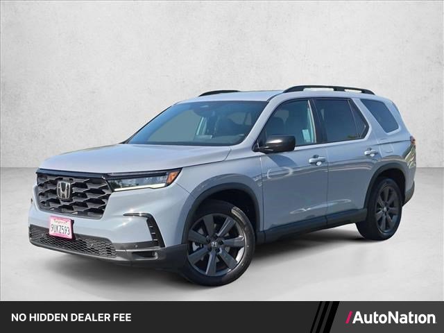 Used 2025 Honda Pilot Sport image 1