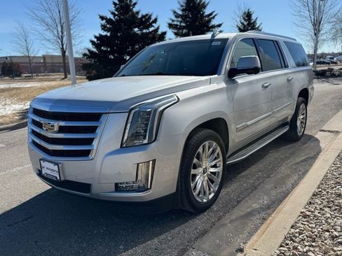Used 2016 Cadillac Escalade ESV Luxury image 39