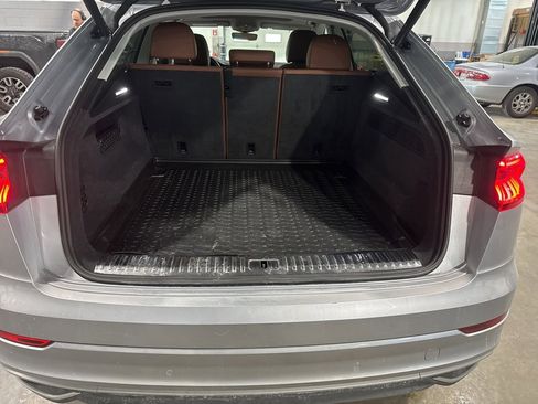 Used 2022 Audi Q8 Premium Plus image 19