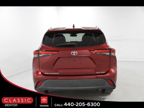 Used 2020 Toyota Highlander XLE image 20