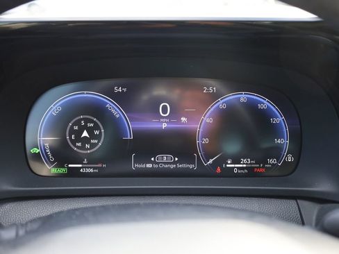 Used 2023 Toyota Crown XLE image 17