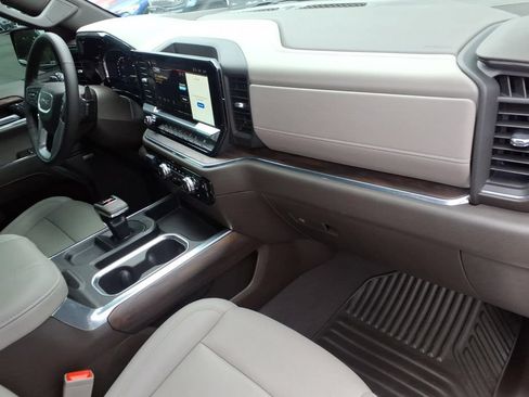 Used 2023 GMC Sierra 1500 SLT w/ SLT Premium Plus Package AWD/4WD image 11
