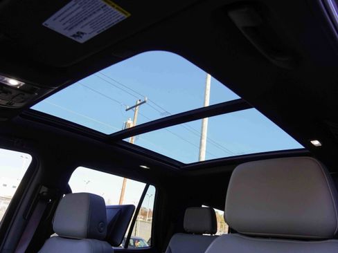 Used 2024 Chevrolet Tahoe Z71 w/ Luxury Package image 14