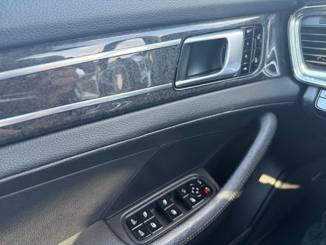 Used 2018 Porsche Panamera 4 AWD/4WD image 11