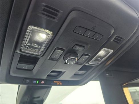 Used 2022 Chevrolet Suburban High Country image 23