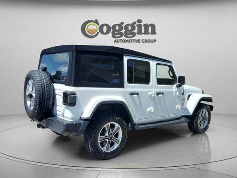 Used 2018 Jeep Wrangler Unlimited Sahara AWD/4WD image 5