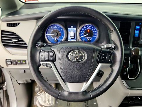Used 2017 Toyota Sienna XLE Premium AWD/4WD image 14