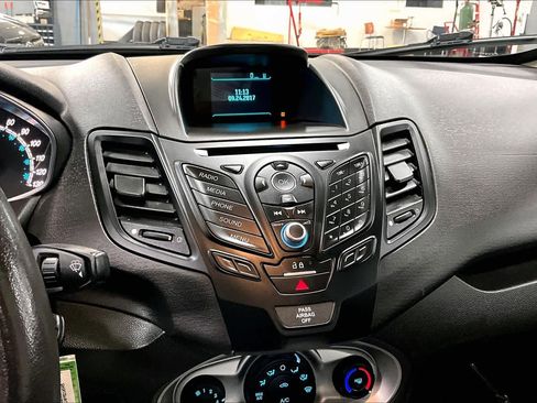 Used 2015 Ford Fiesta SE image 25