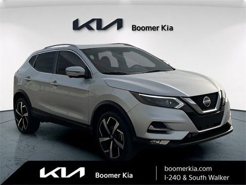 Used 2022 Nissan Rogue Sport SL w/ Premium Package image 3