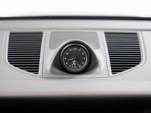 Used 2024 Porsche Macan image 19