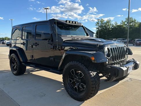Used 2017 Jeep Wrangler Unlimited Sahara AWD/4WD image 28