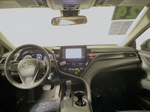 Used 2024 Toyota Camry SE image 29