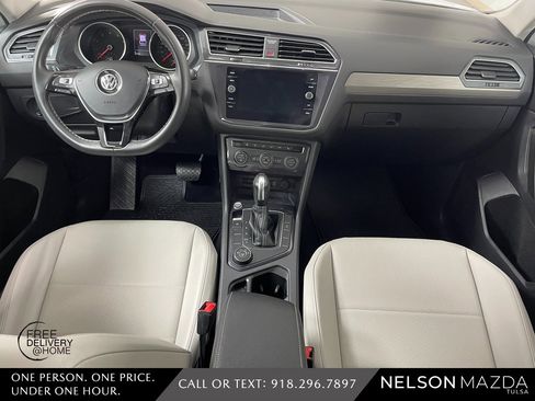 Used 2021 Volkswagen Tiguan SE w/ Panoramic Sunroof Package image 37
