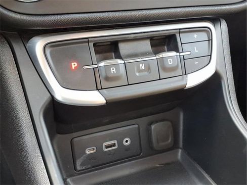 Used 2023 GMC Terrain SLE w/ Driver Convenience Package image 12