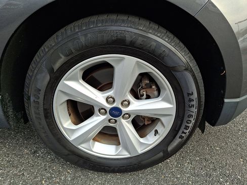 Used 2020 Ford Edge SE image 8