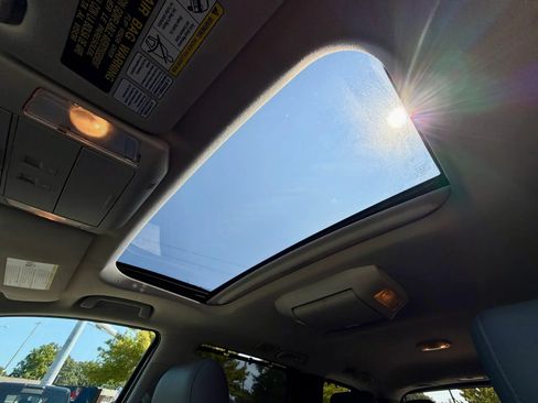 Used 2017 Toyota Sequoia Platinum AWD/4WD image 19