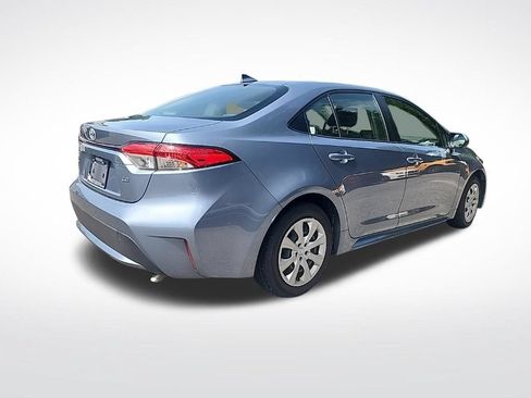 Used 2022 Toyota Corolla LE FWD image 4