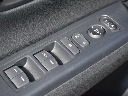 Used 2025 Honda CR-V LX image 8