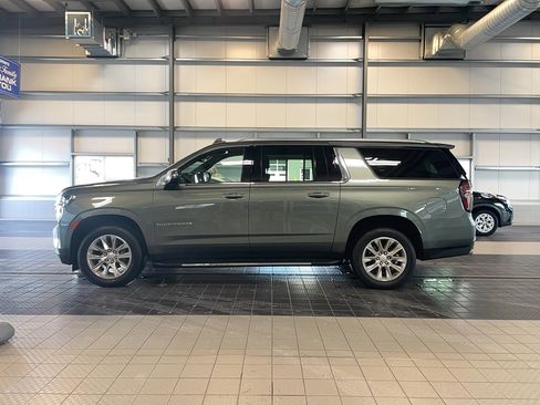 Used 2023 Chevrolet Suburban Premier AWD/4WD image 3