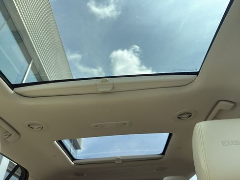 Used 2021 GMC Acadia Denali w/ Denali Technology Package FWD image 30