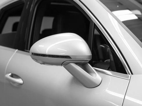 New 2026 Porsche Macan image 13