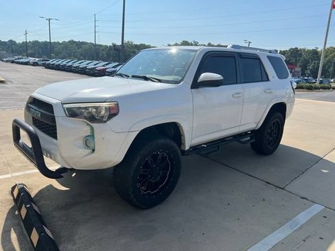Used 2015 Toyota 4Runner SR5 AWD/4WD image 3