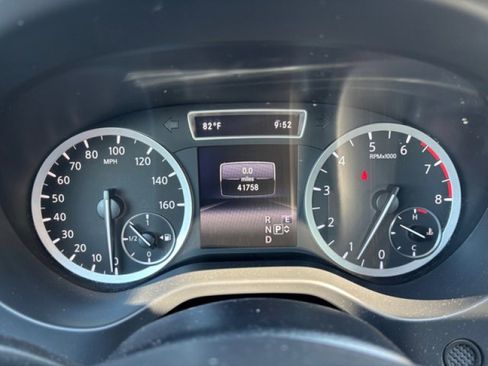 Used 2018 INFINITI QX30 Premium w/ Cargo Package image 24