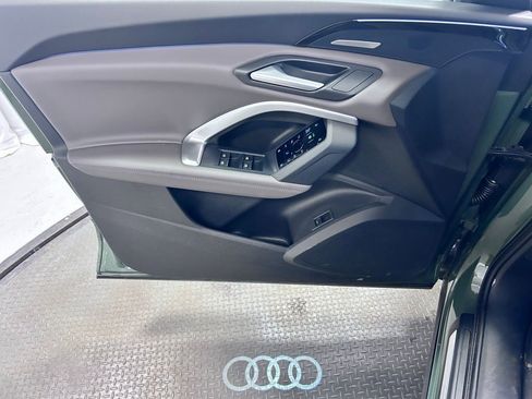 Certified 2025 Audi Q5 Prestige image 4