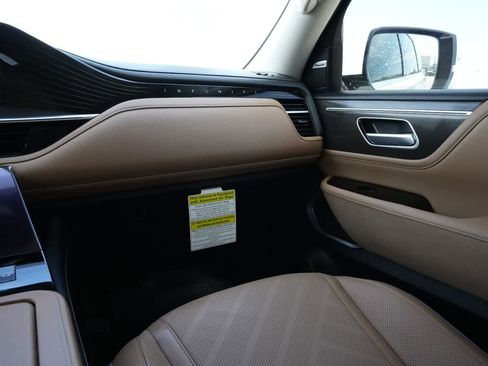 New 2026 INFINITI QX80 Luxe image 8