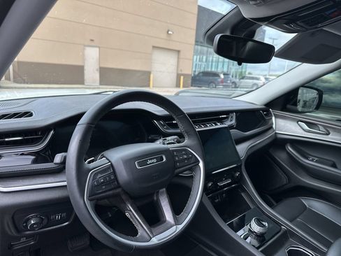 Used 2024 Jeep Grand Cherokee Limited AWD/4WD image 13