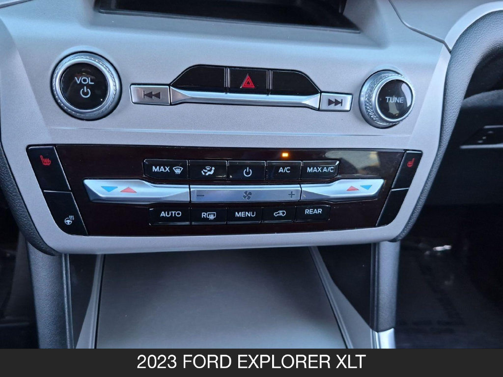 Used 2023 Ford Explorer XLT w/ Equipment Group 202A RWD image 22