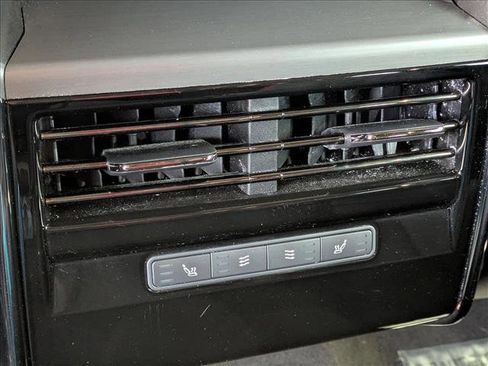 Used 2025 Land Rover Range Rover Sport SE image 18