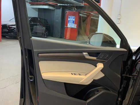 Used 2023 Audi Q5 2.0T Premium w/ Convenience Package image 13