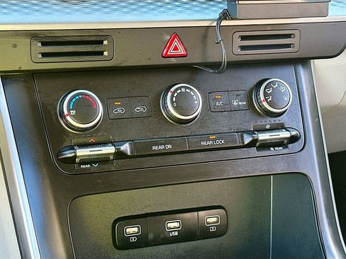 Certified 2024 Kia Carnival LX image 13