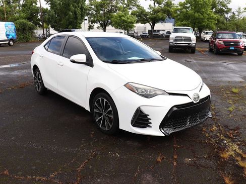 Certified 2019 Toyota Corolla SE FWD image 3