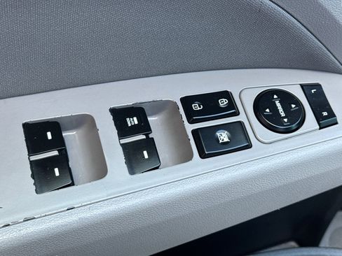 Used 2020 Hyundai Elantra SEL image 17