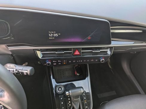 Used 2023 Kia Niro SX Touring image 14