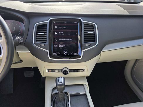 Used 2022 Volvo XC90 T5 Momentum image 9