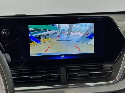 Used 2025 Chevrolet Trax LT FWD image 15