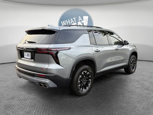 Used 2025 Chevrolet Traverse Z71 w/ Driver Confidence Package AWD/4WD image 3
