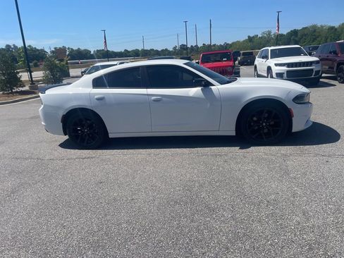 Used 2022 Dodge Charger SXT w/ Blacktop Package image 17