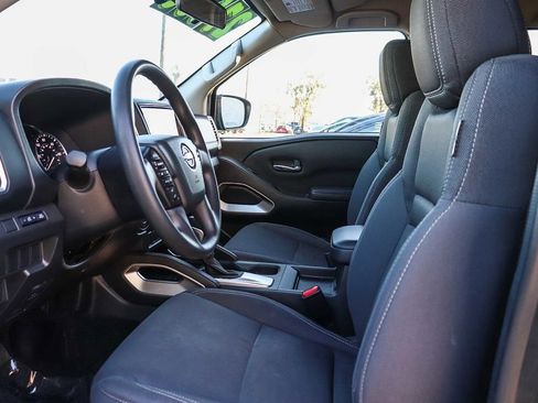 Used 2023 Nissan Frontier SV image 18