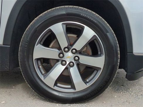 Used 2018 Chevrolet Traverse LT image 11