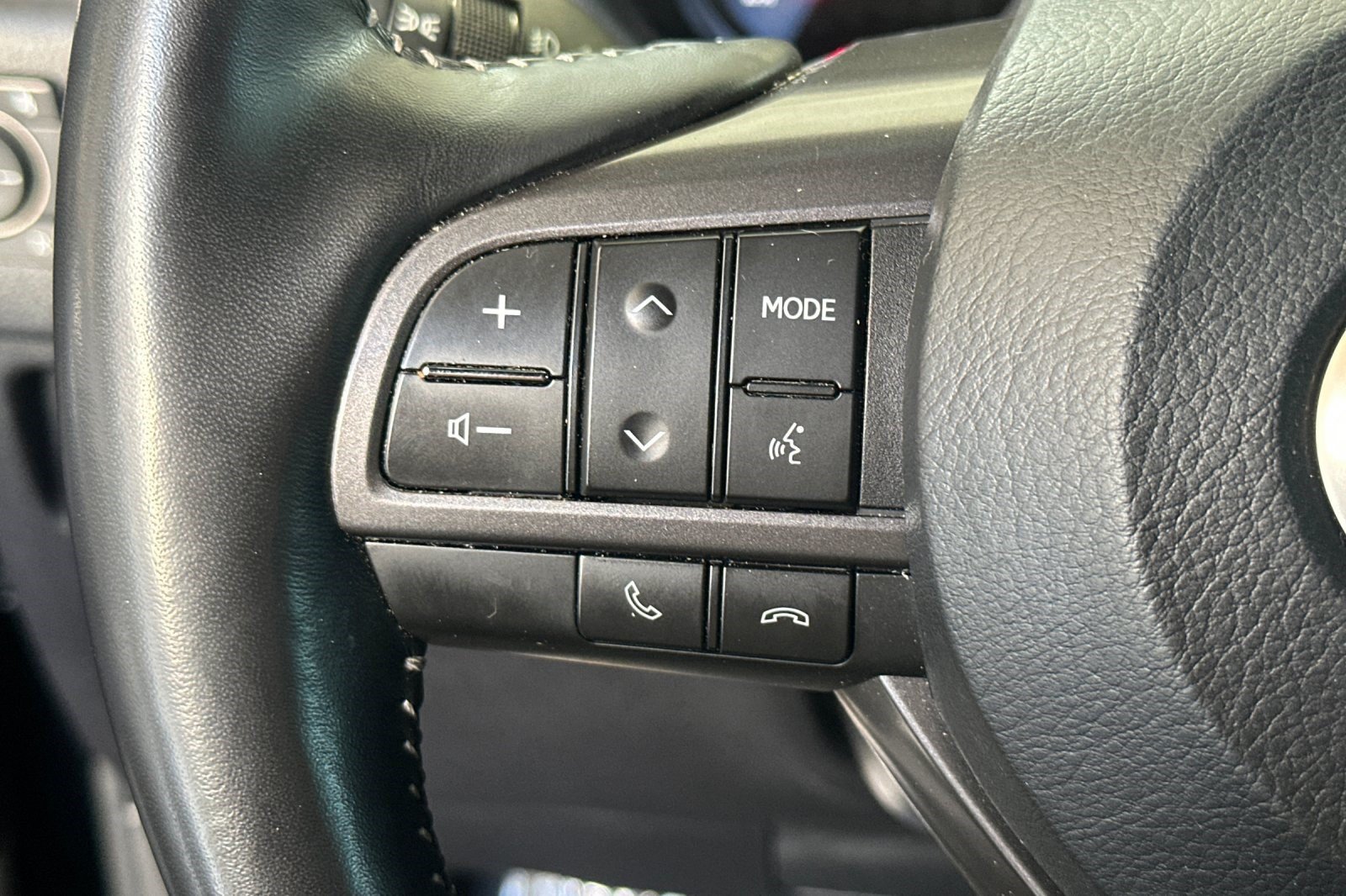 Certified 2023 Lexus GX 460 w/ Black Line Special Edition AWD/4WD image 31