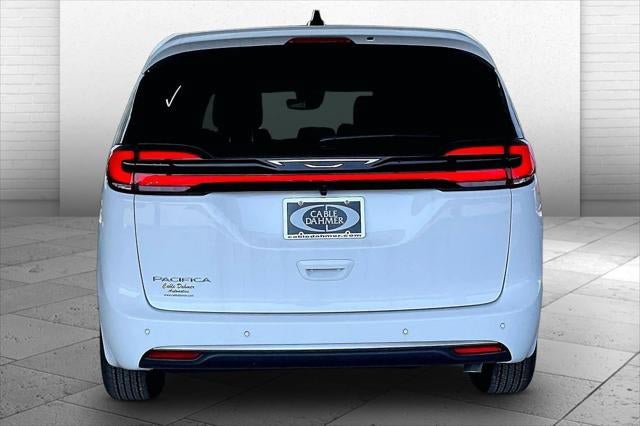 New 2027 Chrysler Pacifica Select FWD image 18